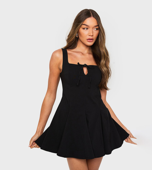 Buy Boohoo Sweetheart Neck Skater Mini Dress In Black 6thStreet UAE
