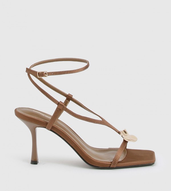 Strappy Hardware Detail Heeled Sandals