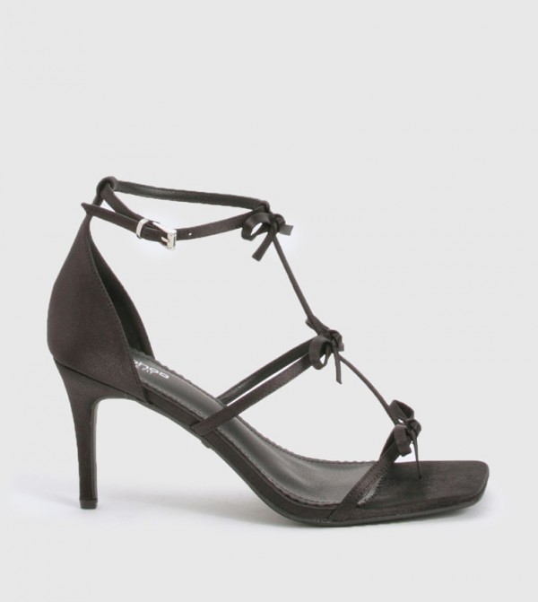 صندل ساتان بكعب وفيونكة 