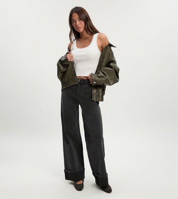 جينز مطوي بخصر عالي وقصة مستقيمة 