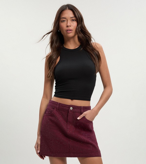 تنورة قصيرة مطرزة