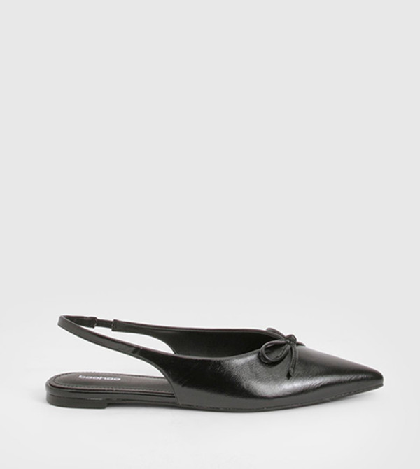 حذاء فلات بحزام خلفي ومقدمة مدببة وفيونكة 