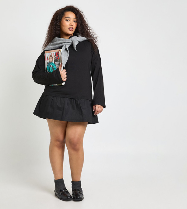 فستان تيشيرت بحواف مكشكشة للمقاسات الكبيرة 