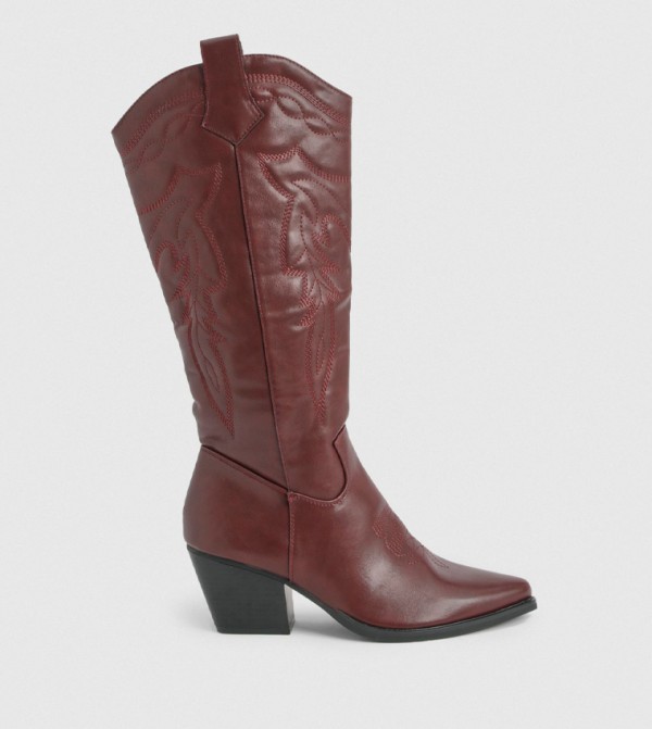 بوت طويل مطرز 