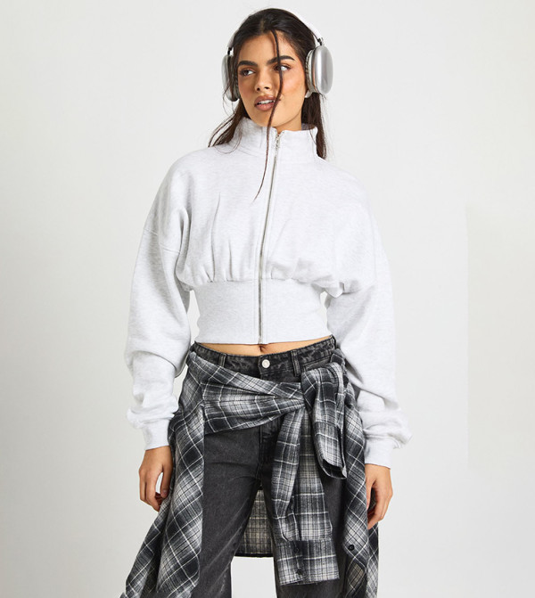 جاكيت بقبة عالية وخصر مزموم وسحاب 