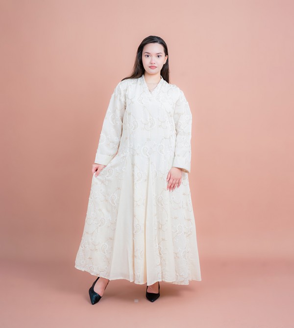Petal Grace Embroidered Jalabiya