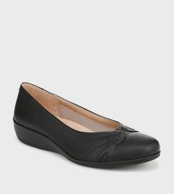 NAINFINITE Textured Round Toe Ballerinas