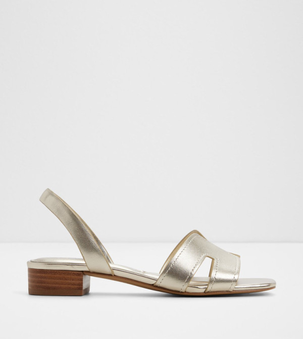 صندل بكعب عريض قصير 