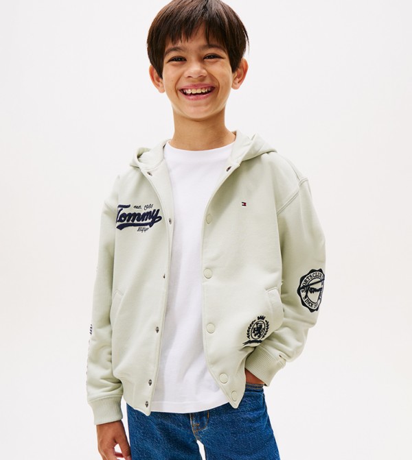 جاكيت بهودي وطبعة الشعار 