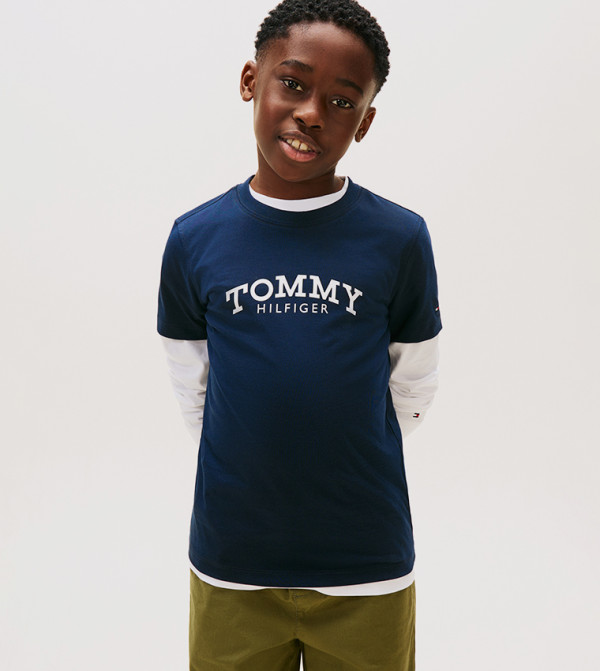 تيشيرت كم قصير بطبعة شعار