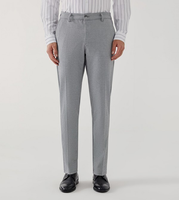 Solid Mid Rise Standard Fit Formal Trousers