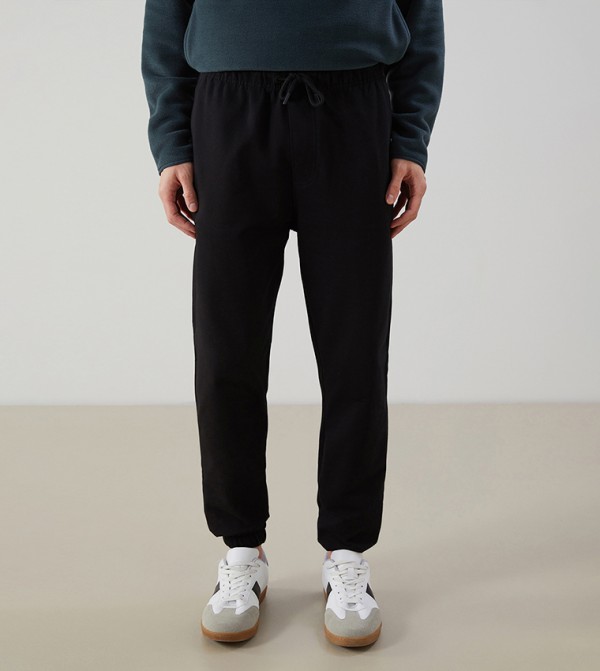 Drawstring Waist Standard Fit Jogger Pants