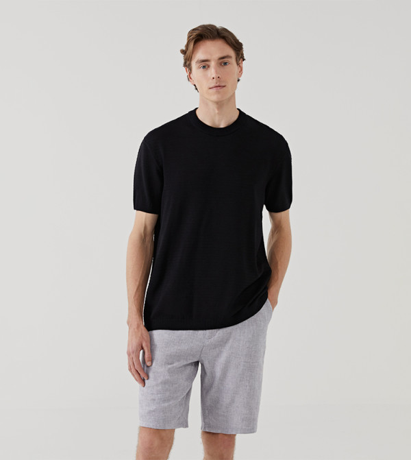 شورت لينن سادة برباط على الخصر 