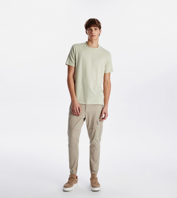 Textured Short Sleeves Casual T-Shirt