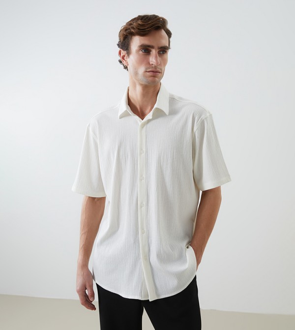 Textured Regular Fit Short Sleeves Shirt