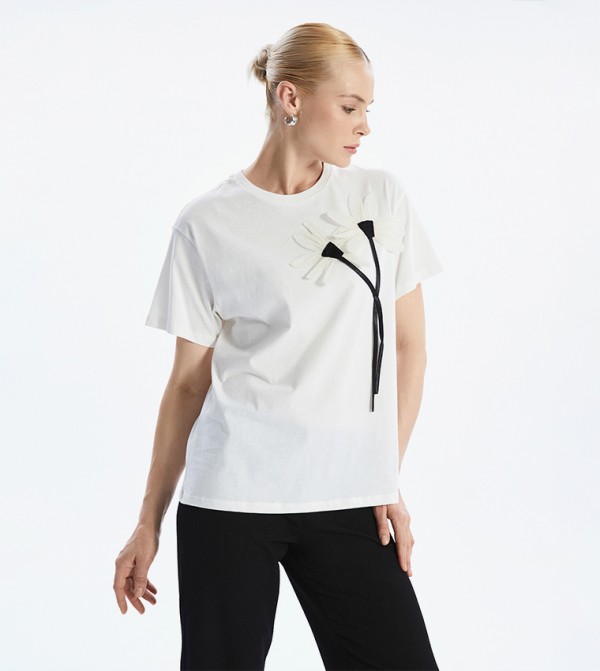 Appliqued Short Sleeves T-Shirt
