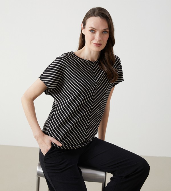 Patterned Extended Sleeves Top