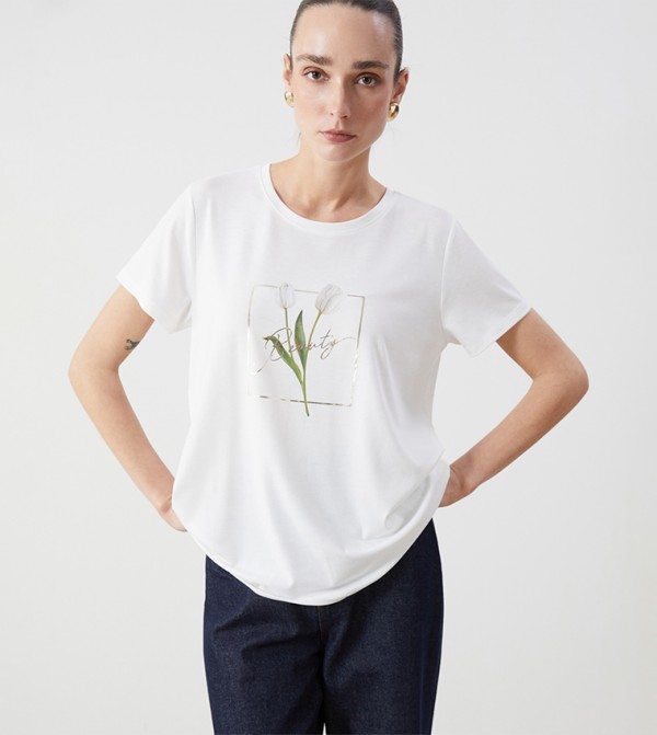 تيشيرت بطبعة بأكمام قصيرة  