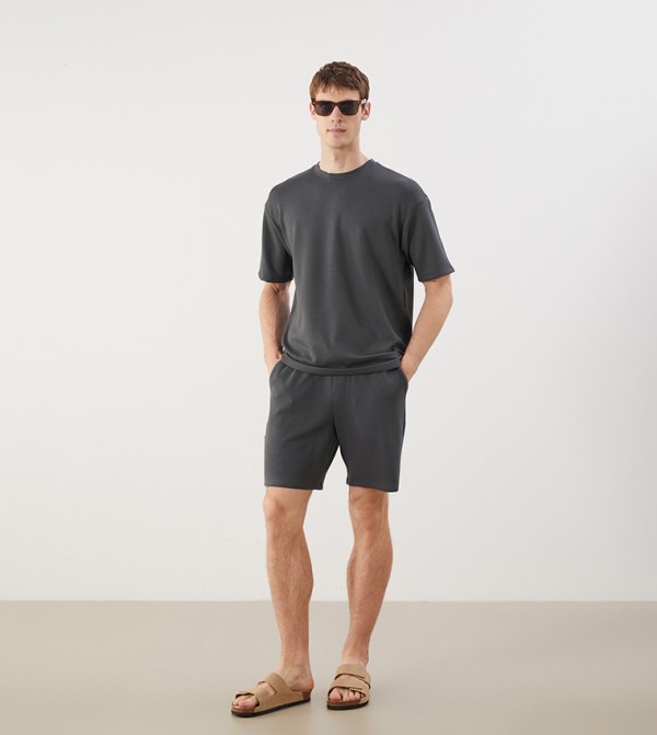 Mid Rise Standard Fit Casual Shorts