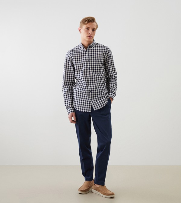 Solid Mid Rise Slim Fit Trousers