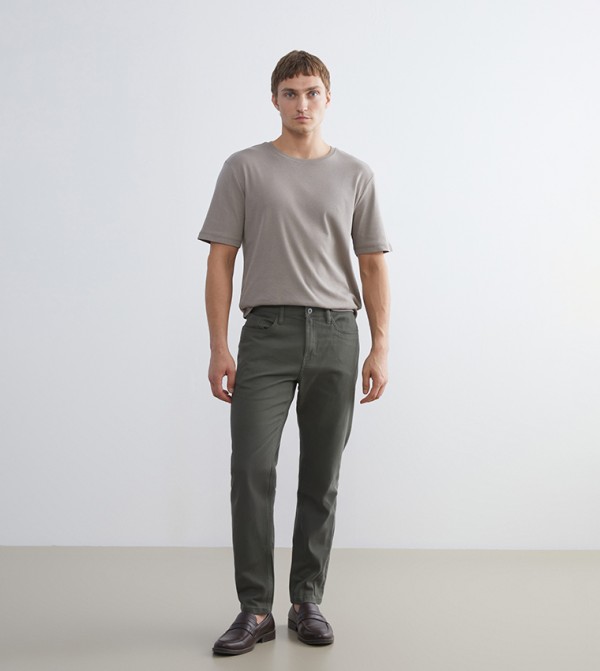 CLASSIC Solid Slim Fit Chino Trousers