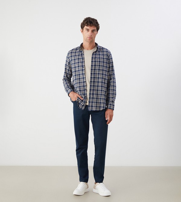 Solid Mid Rise Slim Fit Chinos