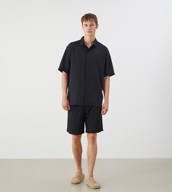 Mid Rise Relaxed Fit Casual Shorts