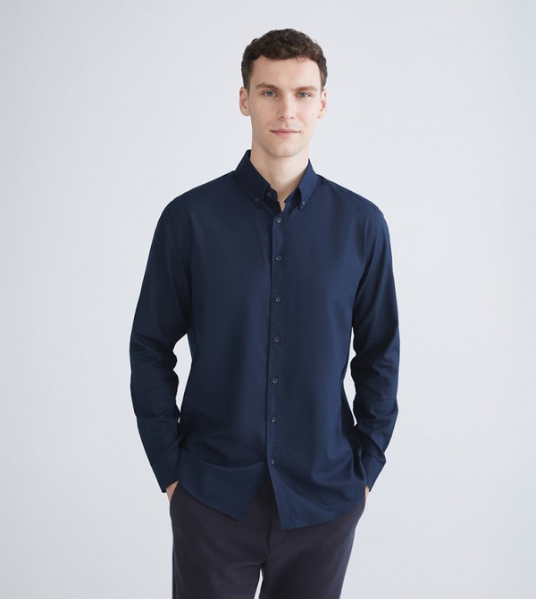 Solid Slim Fit Long Sleeves Oxford Shirt