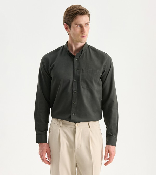 قميص غبردين بقصة ضيقة وكم طويل 