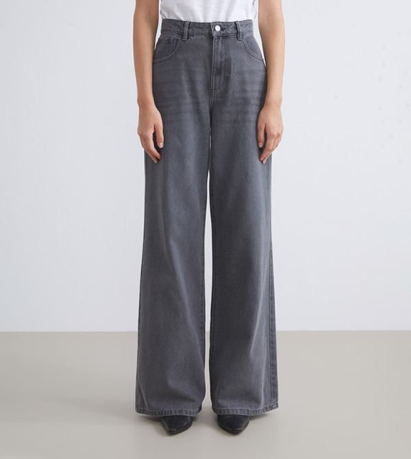 جينز واسع مغسول بخصر عالي 