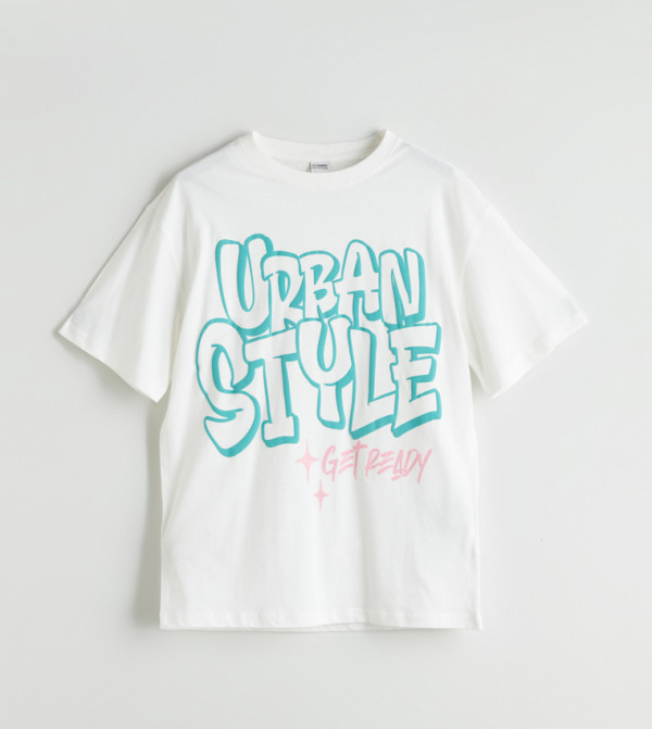 تيشيرت بطبعة وكم قصير 