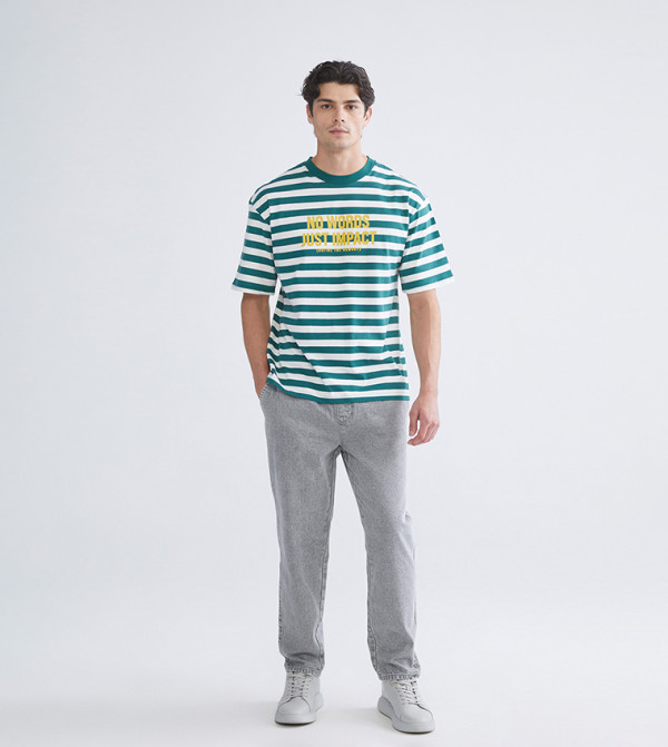 Washed Mid-Rise Straight Fit Jeans