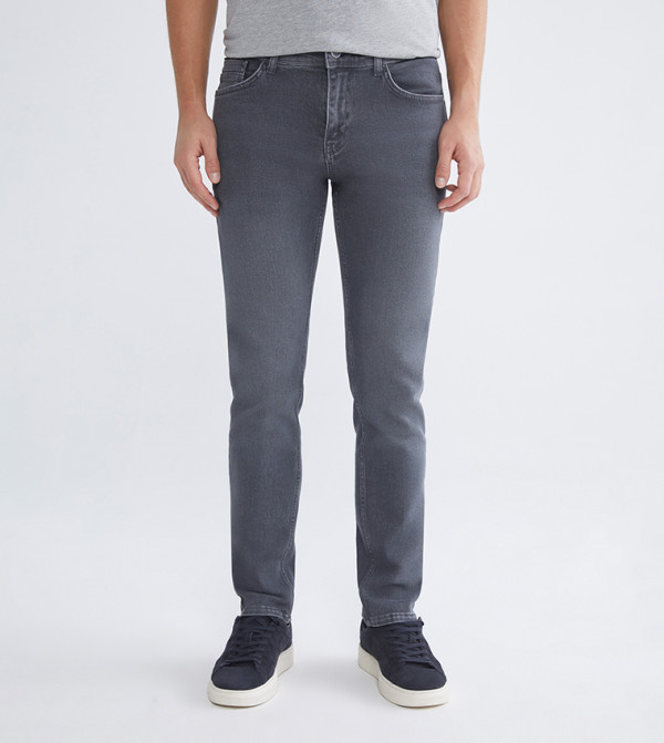 750 Washed Mid Rise Slim Fit Jeans