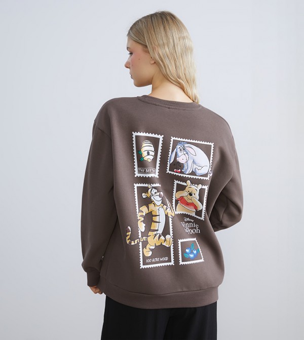 سويتشيرت بطبعة ويني ذا بوه من الخلف وكم طويل