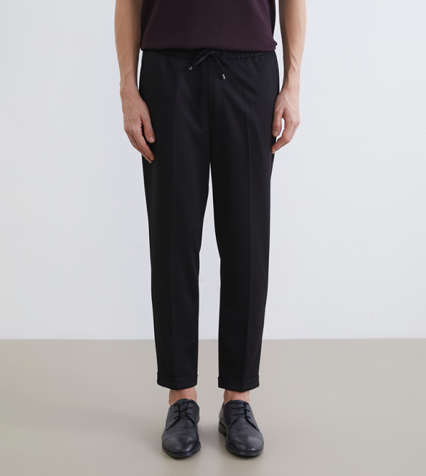 بنطلون ضيق برباط على الخصر