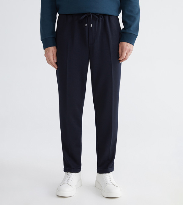 بنطلون ضيق برباط على الخصر