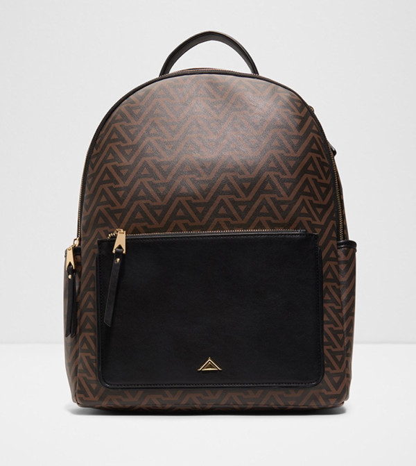 شنطة ظهر بنقشة مونوغرام 