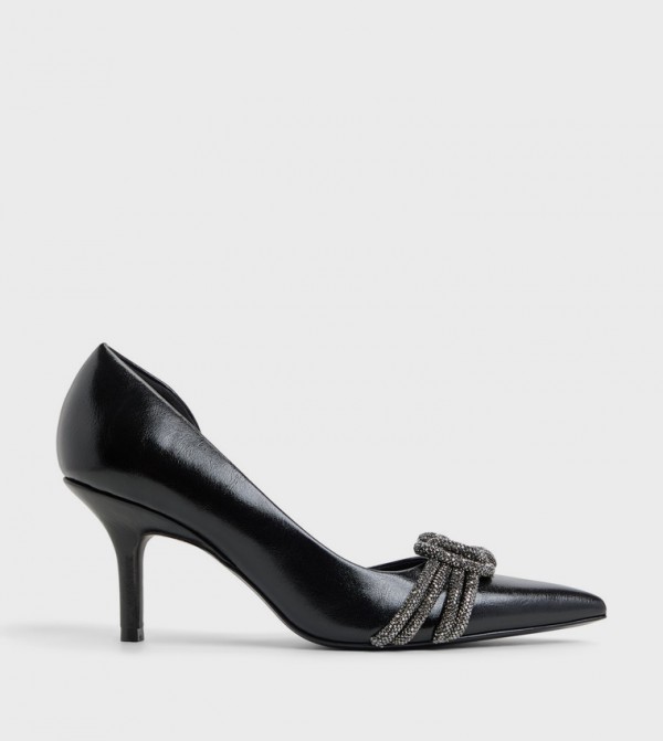 LIIVELYY Embellished Pumps
