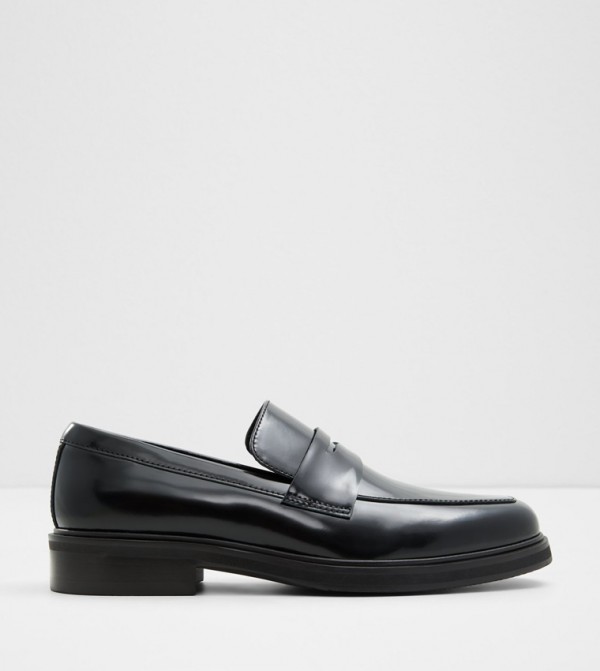 LUKA Round Toe Loafers