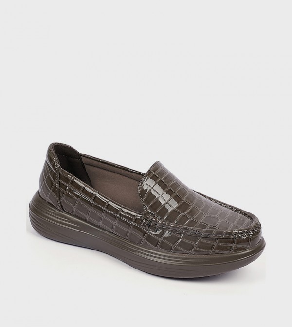 حذاء سليب أون بمقدمة مستديرة 