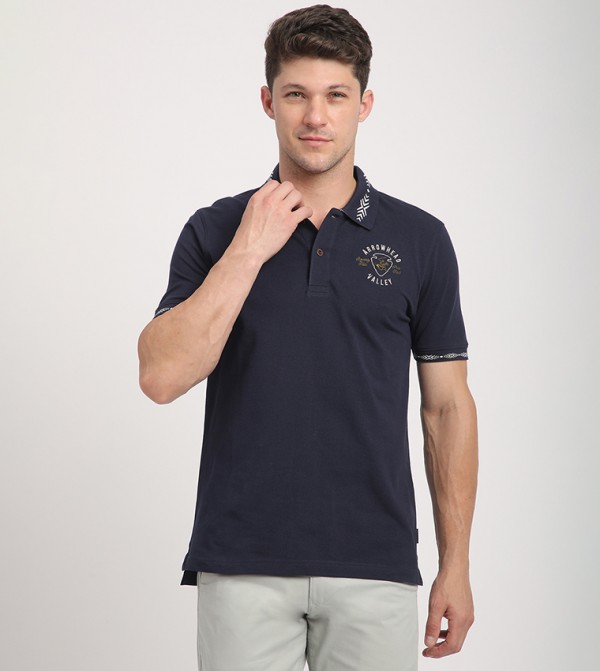 تيشيرت بولو بأكمام قصيرة وتطريز شعار 