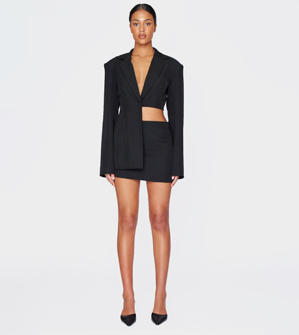 تنورة قصيرة بقصة A بدرزات للمقاسات الطويلة 