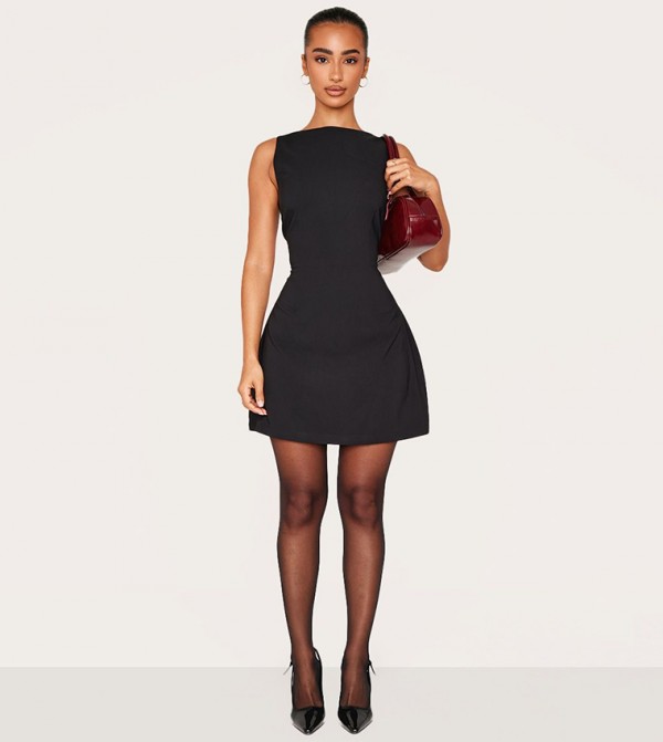 فستان قصير بظهر مفتوح للمقاسات الصغيرة