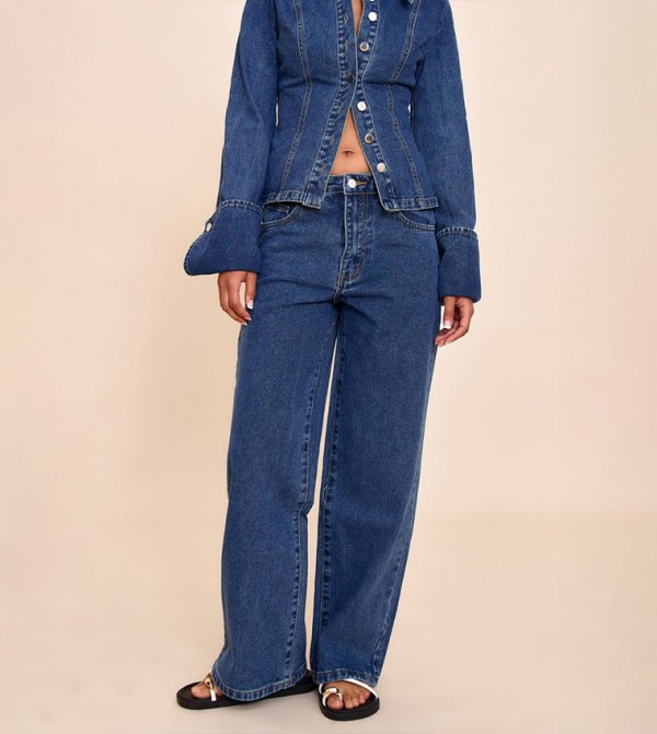 Petite Wash Mid Rise Straight Fit Jeans