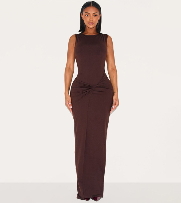 فستان ماكسي برباط وياقة واسعة 