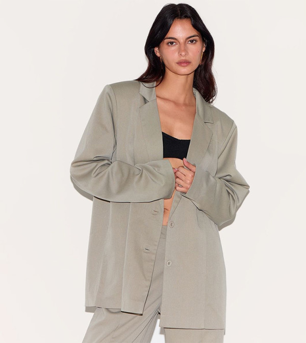 بليزر واسع بأكمام طويلة