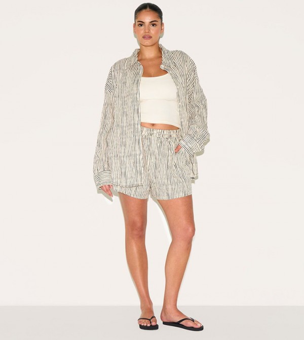 Curve Striped Linen Flared Shorts