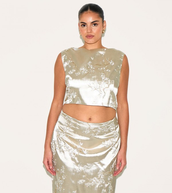 Curve Pastel Floral Embroidered Crew Neck Crop Top