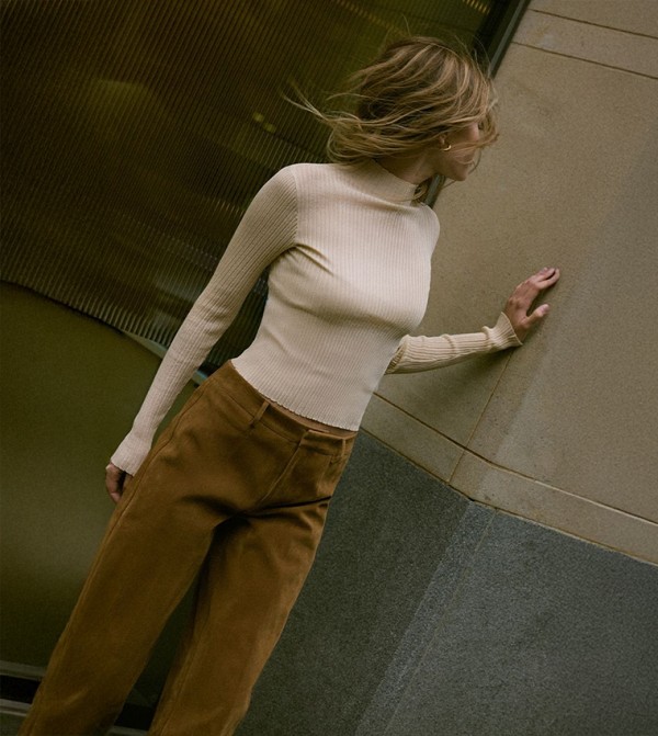 توب محبوك شفاف كم طويل بقبة عالية