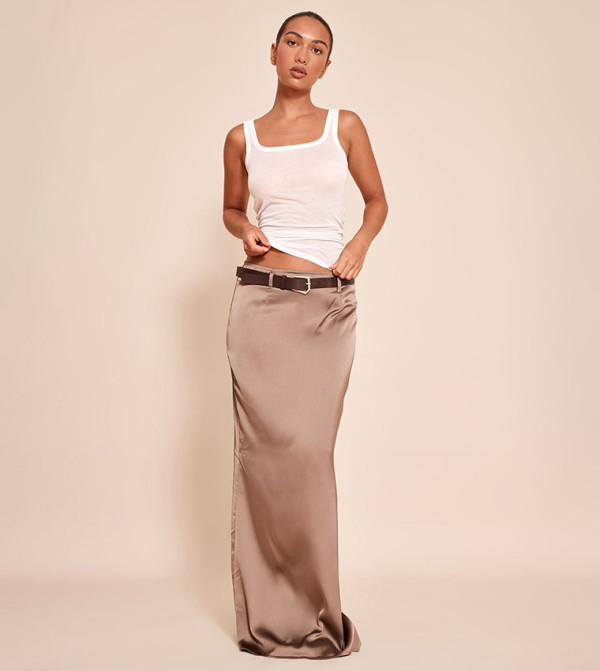 تنورة ساتان بحزام